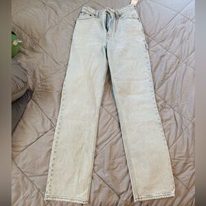 Abercrombie & Fitch Women's Light Wash Straight Leg Jeans
